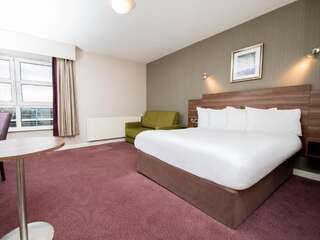 Отель Jurys Inn Galway Голуэй Семейный номер (для 2 взрослых и 2 детей)-2